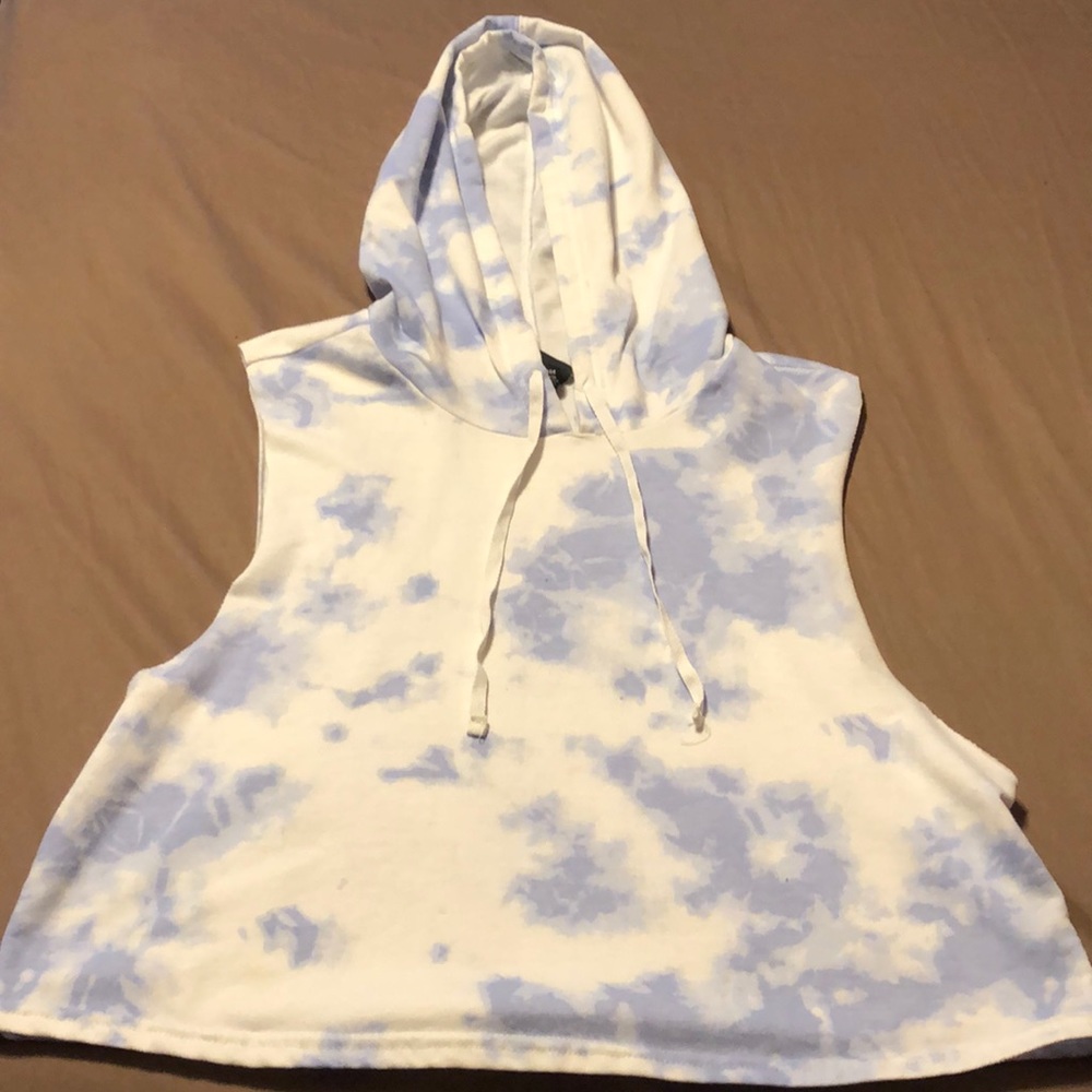 sleeveless crop top